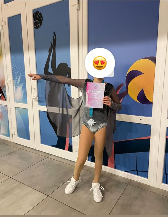 Костюм для виступів з черліденгу або гімнастики