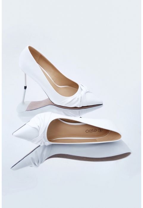 Білі весільні туфлі