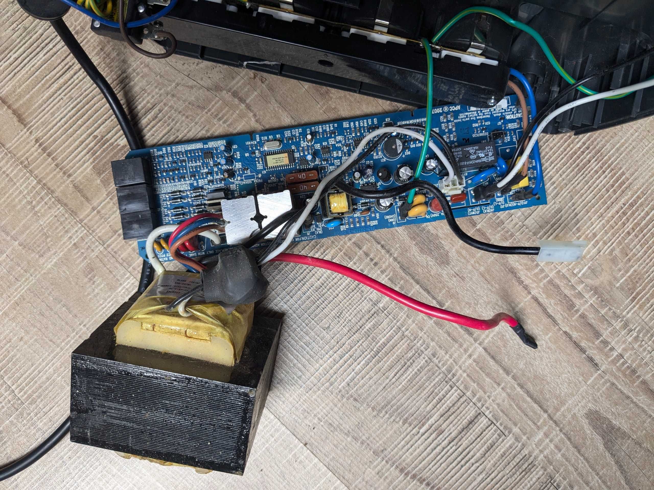 ДБЖ APC Back-UPS ES 700 (BE700-RS) проблемний