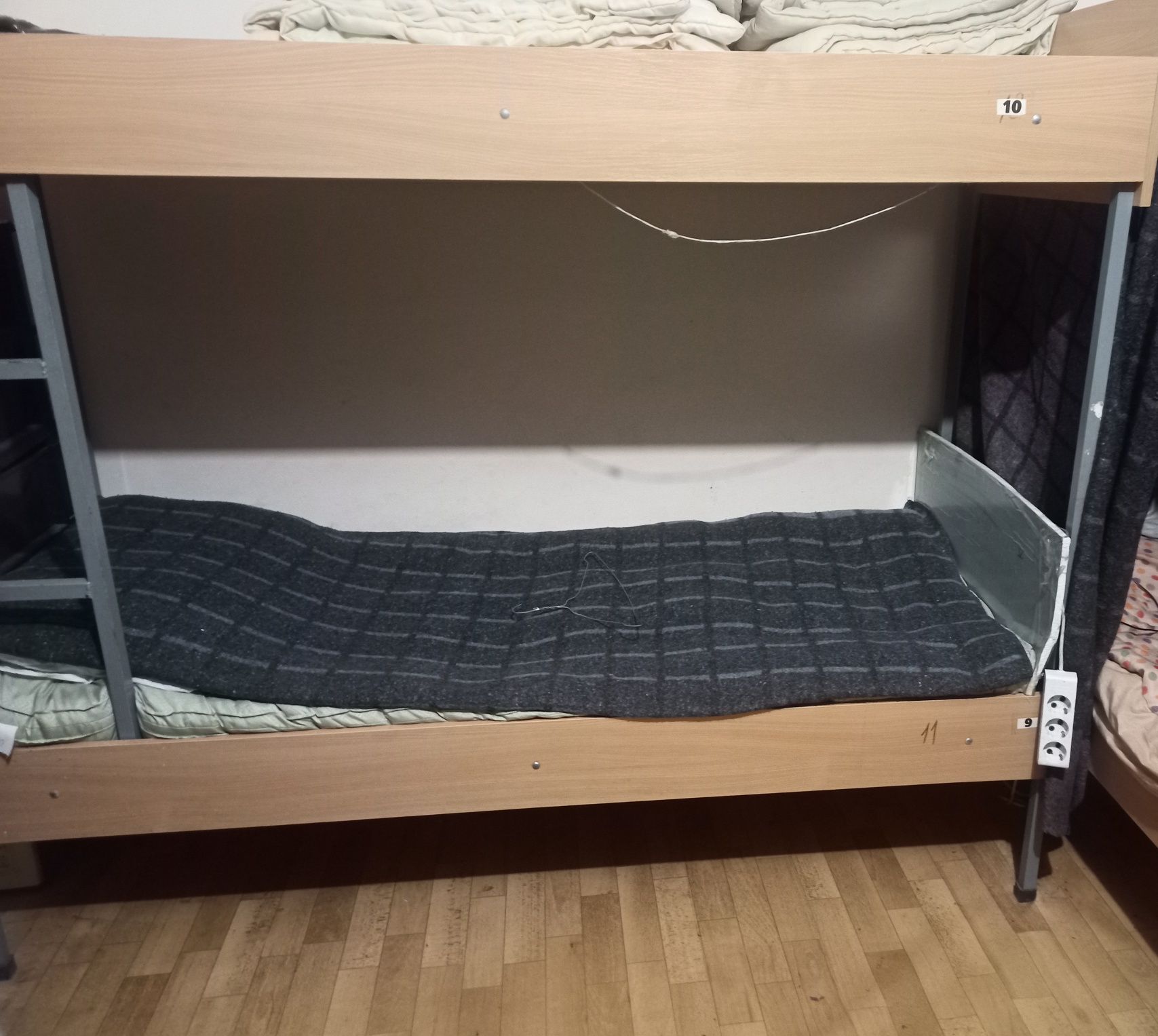 Двухъярусная кровать в  хостел или в общежитие