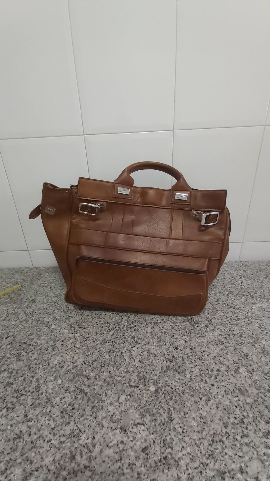 7€ Vendo bolsa, de viagem,em couro camel