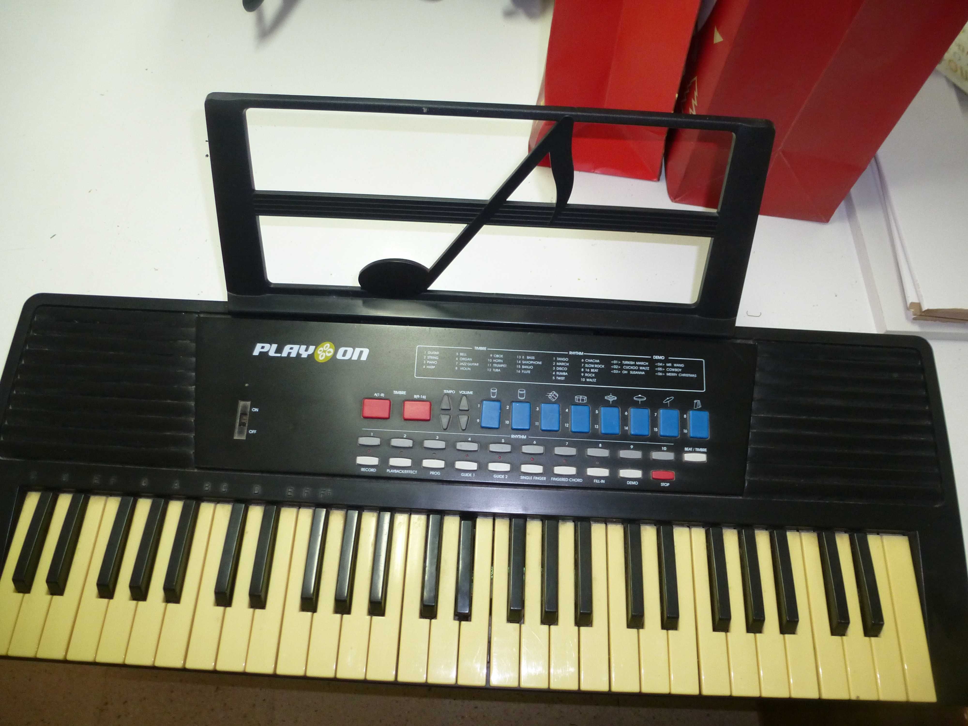 Boa Oportunidade , Vendo piano dá a pilhas e com transformador