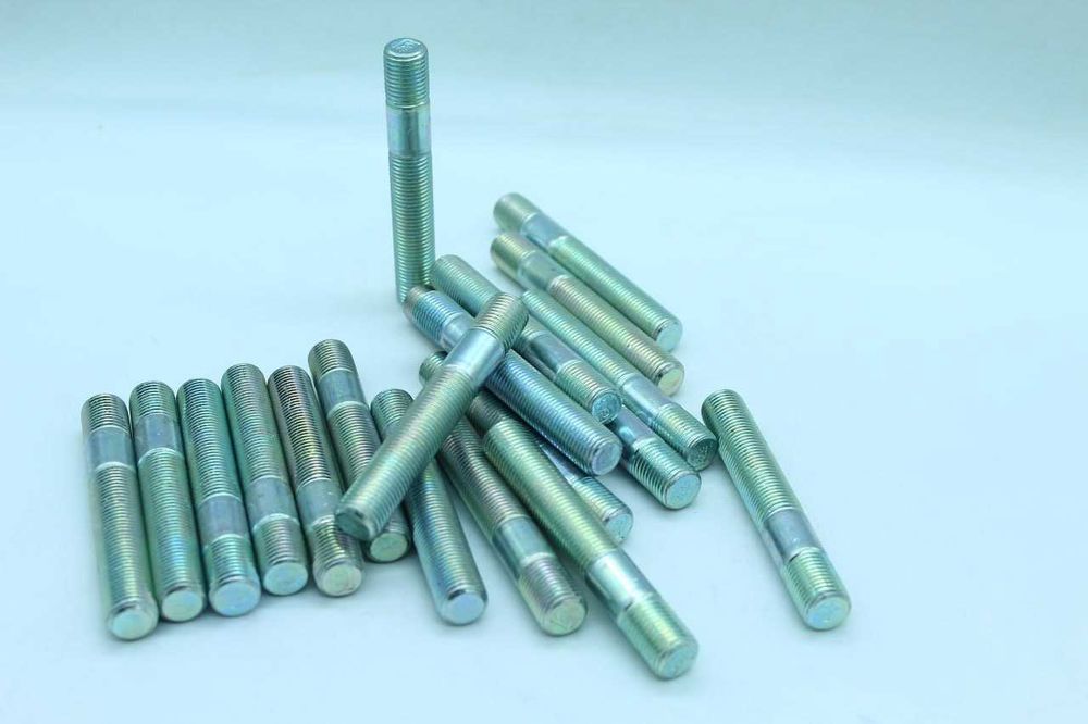 Колесные шпильки для автомобилей