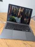Macbook Air M1 / 16 gb ram / 256 gb
97% kondycji baterii 84 cykle
mało