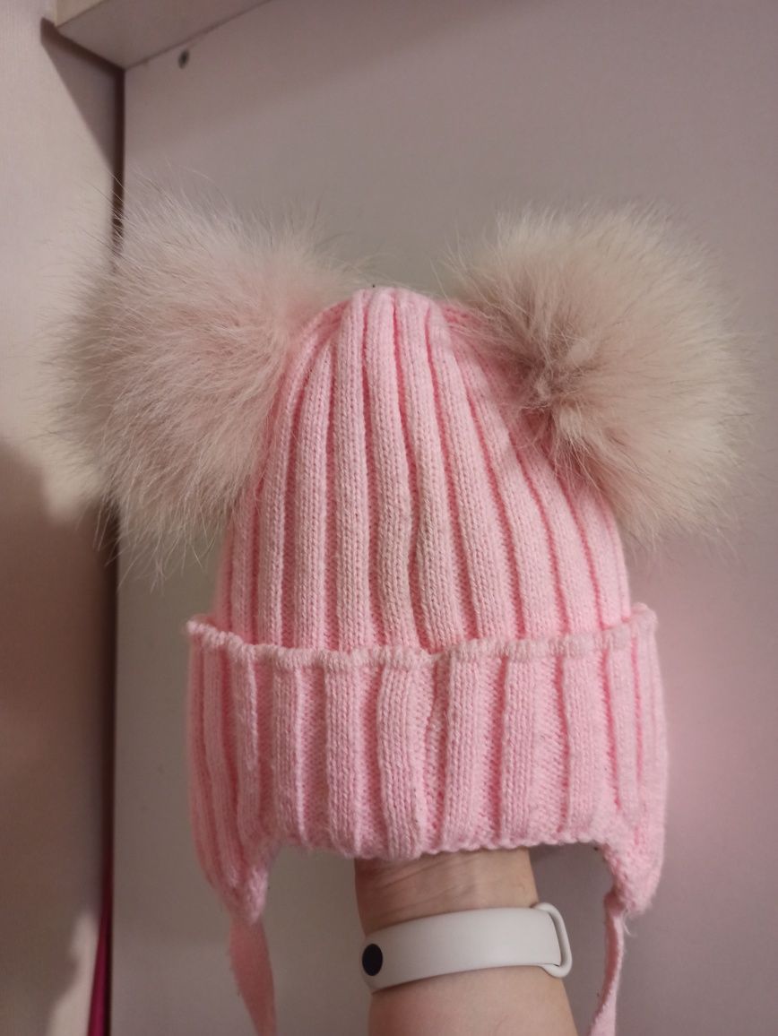 Зимова шапка для дівчинки