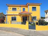 Moradia Isolada T4 com Garagem, Jardim e Piscina Aquecida em Bufard...