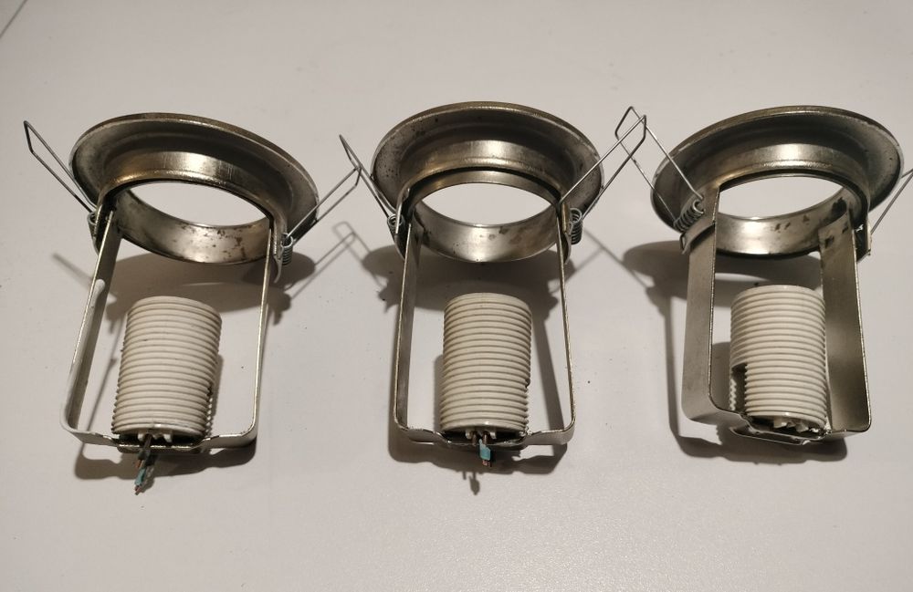 Lampa sufitowa - oprawa wpuszczana - trzy sztuki
