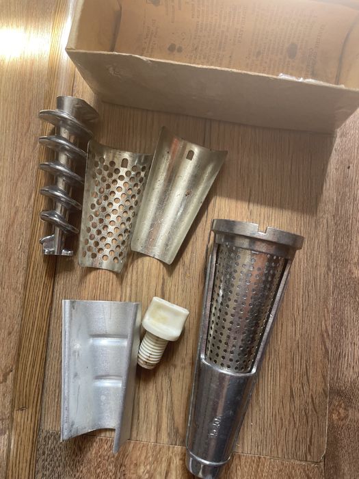 Соковыжималка ( приставка к мясорубке)