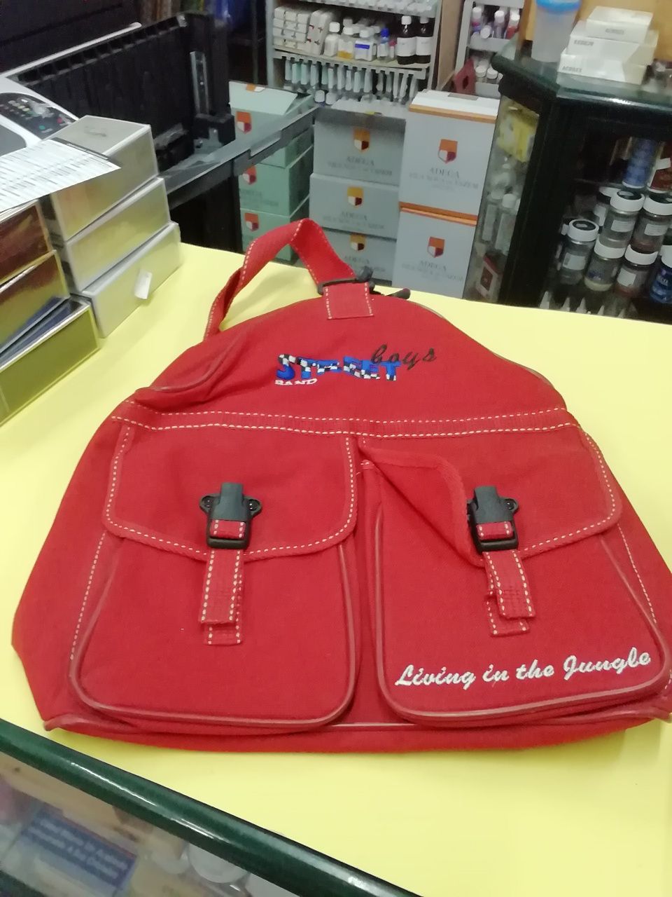 Mochila vermelha nova