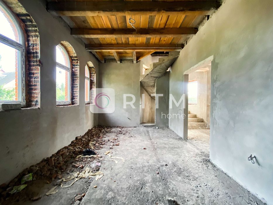 Половина будинку 187.8 м2 + 4 сот. ділянка по вул. Липлянська, Вишків.