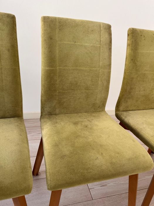 Cadeiras de madeira forradas