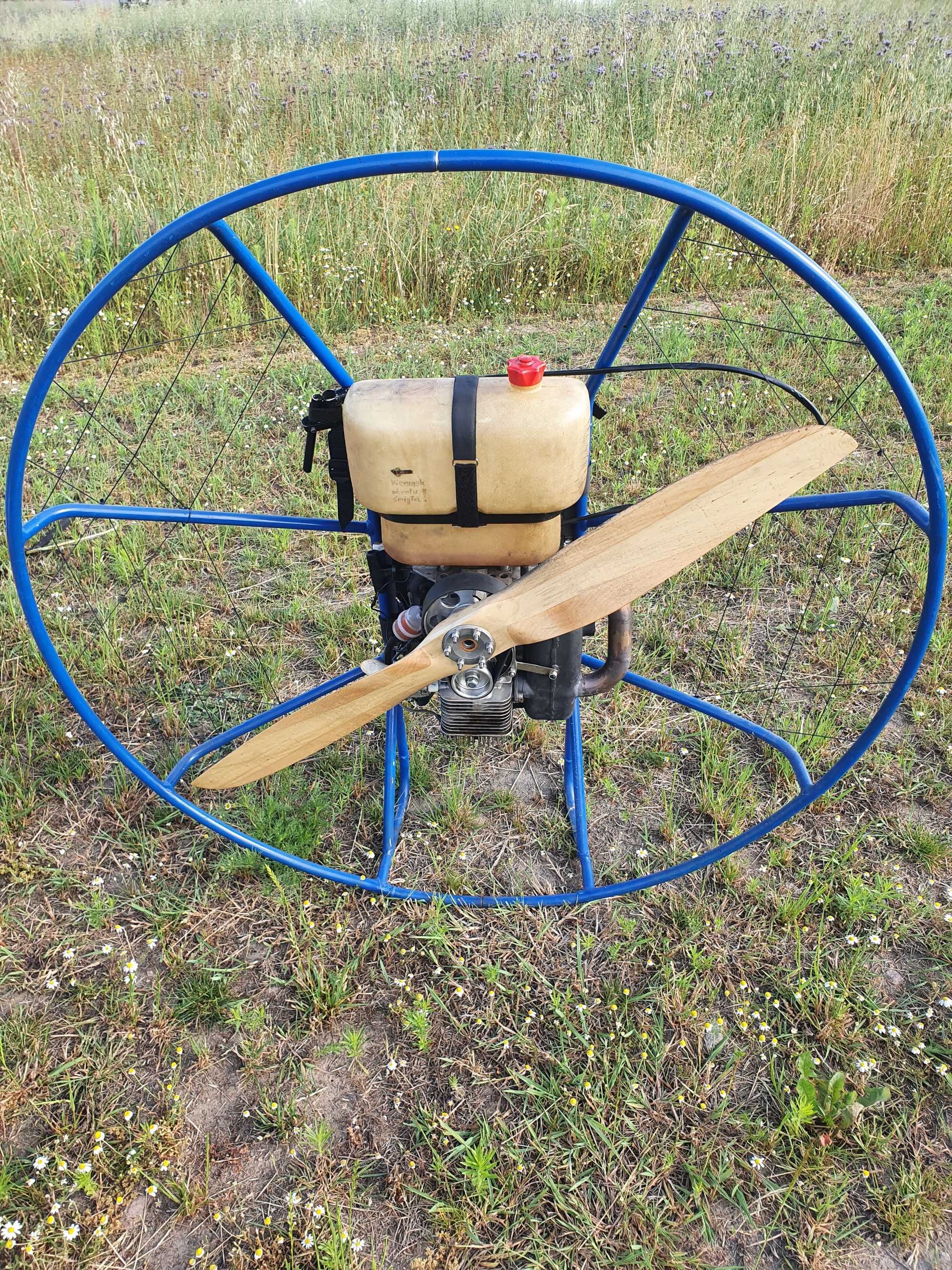 Paralotnia z silnikiem / zestaw /
