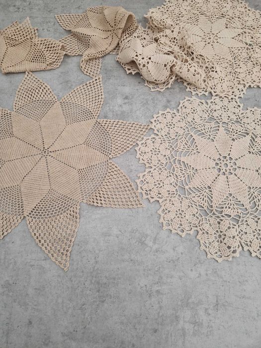 Dois conjuntos de panos em croché bege novos