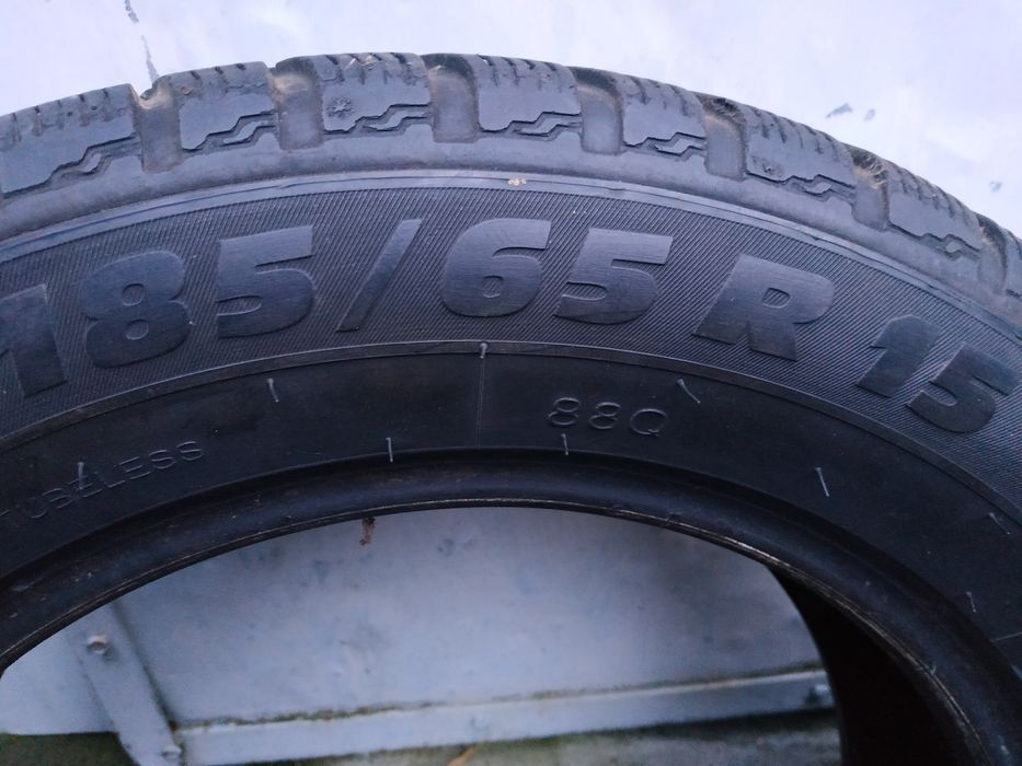 Зимові шини 185/65 R15 2шт