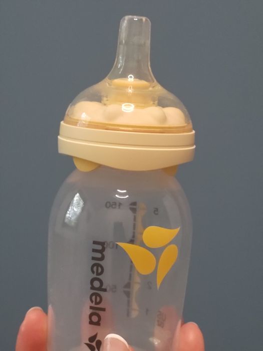 Butelka antykolkowa Medela Calma ze smoczkiem i Lansinoh