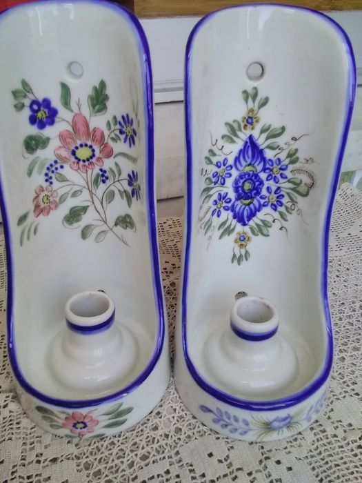 Dois castiçais em loiça de Viana do Castelo