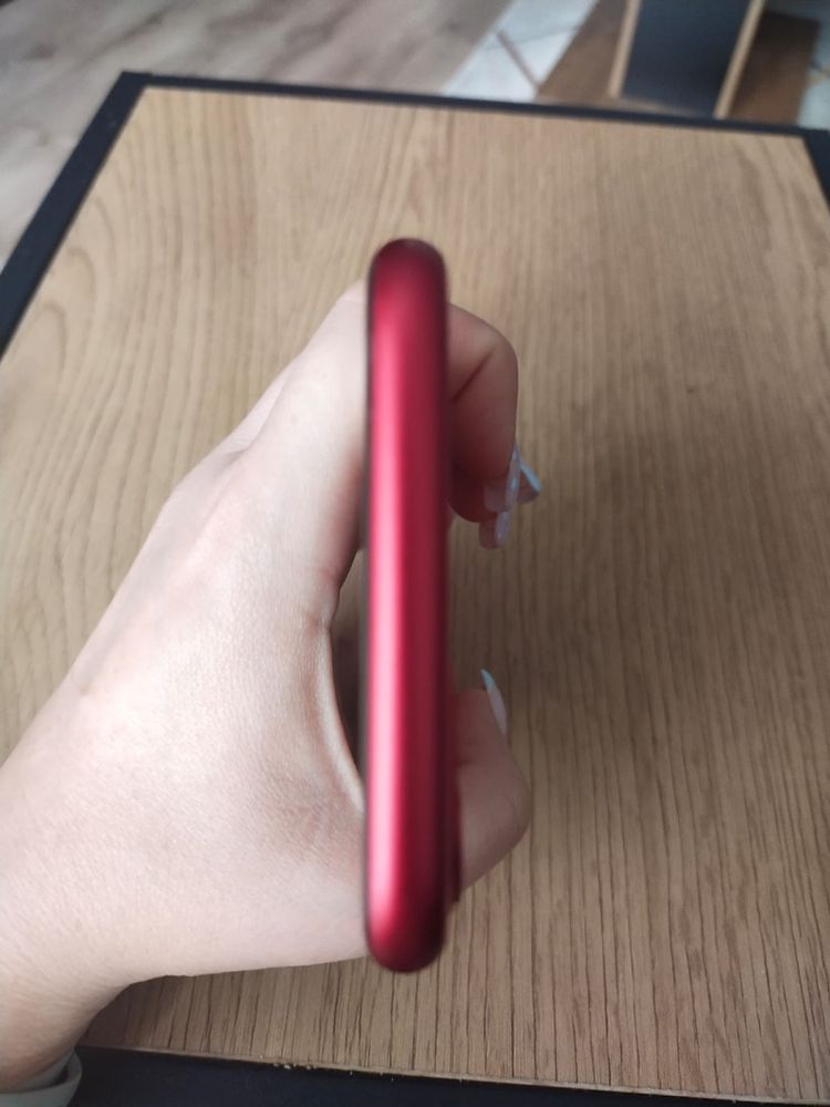 iPhone 11 64GB RED etui ładujace