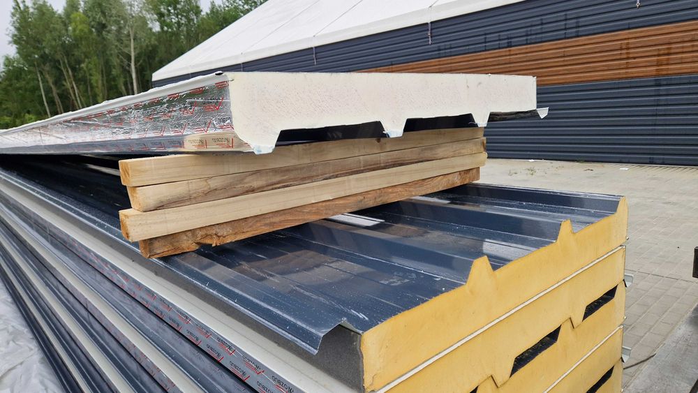 Płyta warstwowa PIR 100mm dach grafit II gat.dł.5,40mb lub krótsze