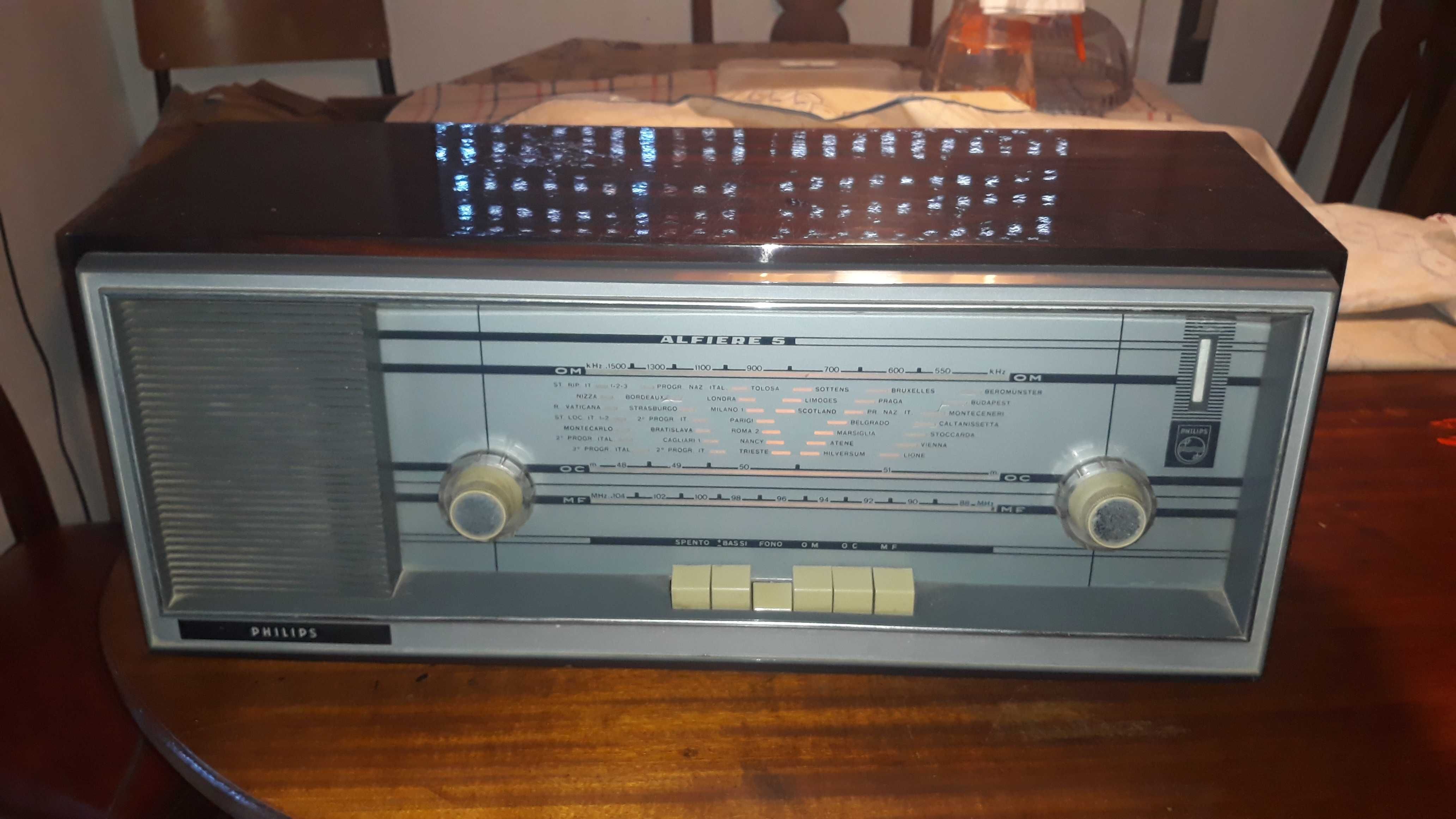 Antigo Rádio Philips Alfiere 5 (de 1964)
