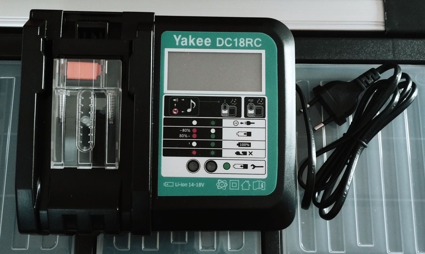 Зарядний пристрій Yakee(Makita) 14,4-18V Li-Ion DC 18RC LCD з екраном