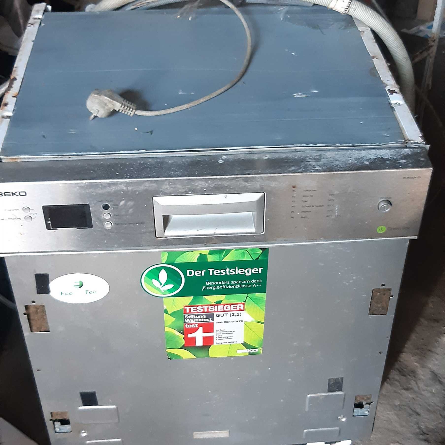 Посудомийна машина BEKO DSN 66634 FX
