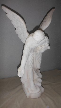 "Anjo da Flôr" em pedra mármore