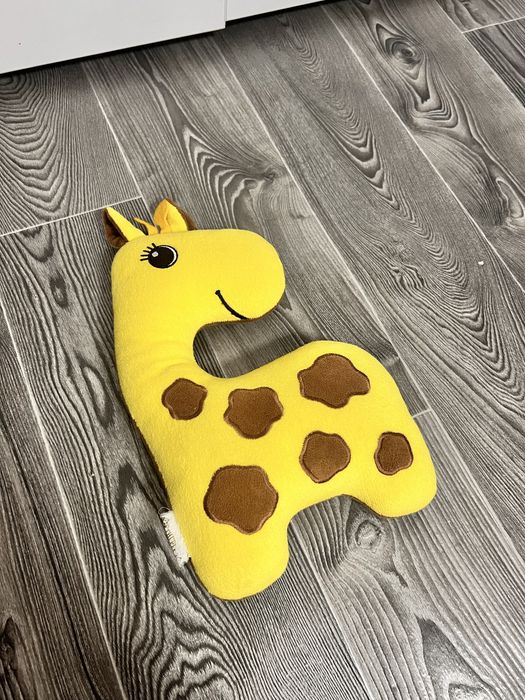 Іграшка підголовник в дорогу жираф