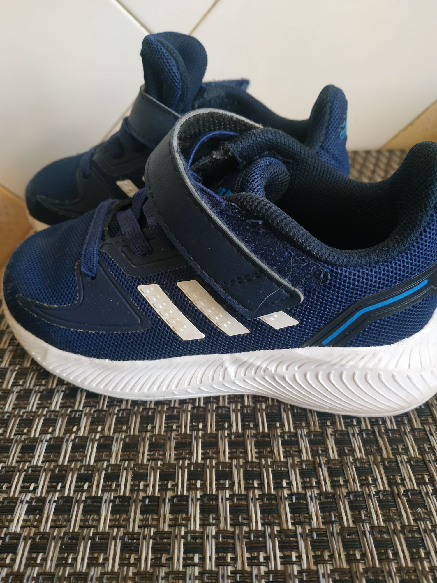 Кросівки adidas для хлопчика.Розмір 23.5