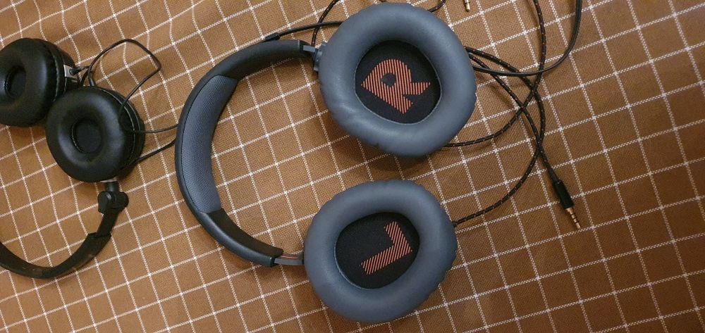 Навушники JBL та AKG