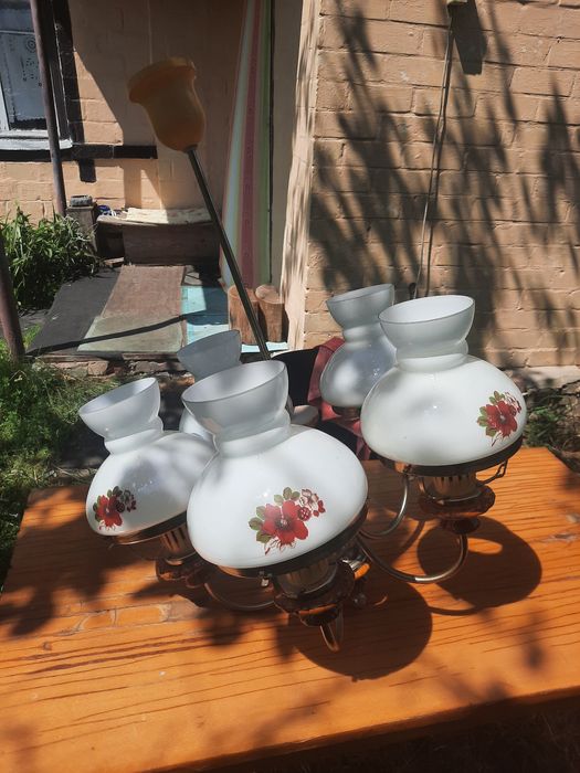 Продам люстру в хорошем состоянии