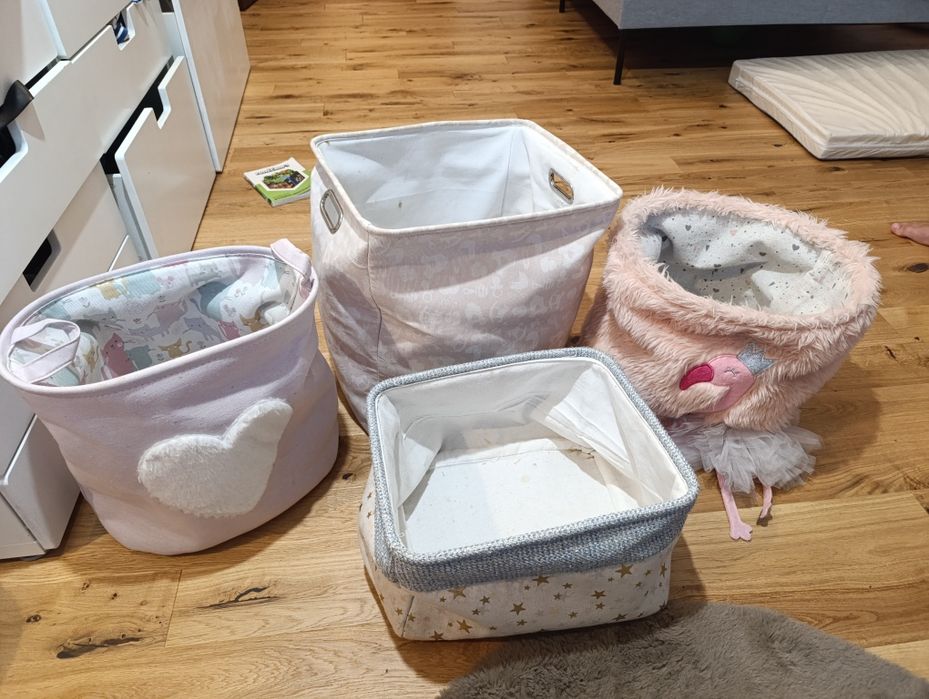 Pojemniki kosze na zabawki