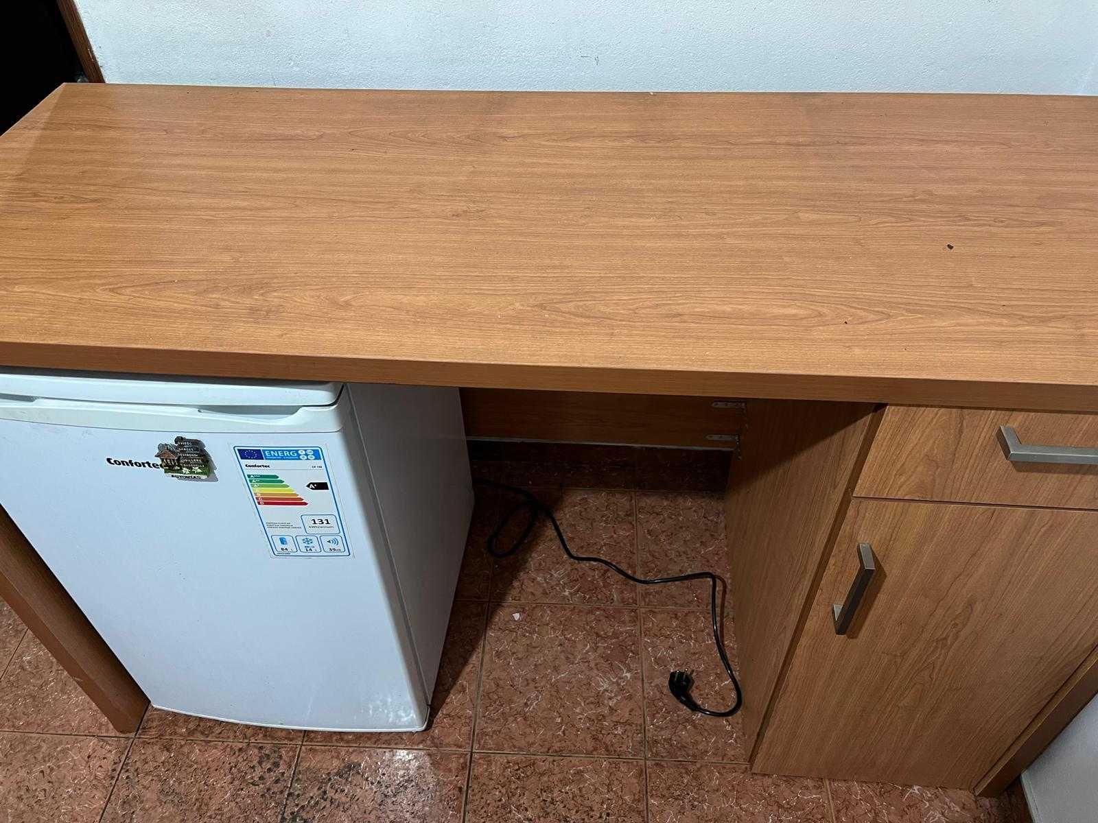 Mesa em madeira.