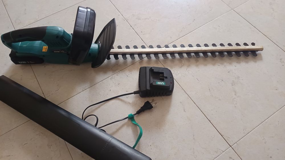 Corta sebes a bateria