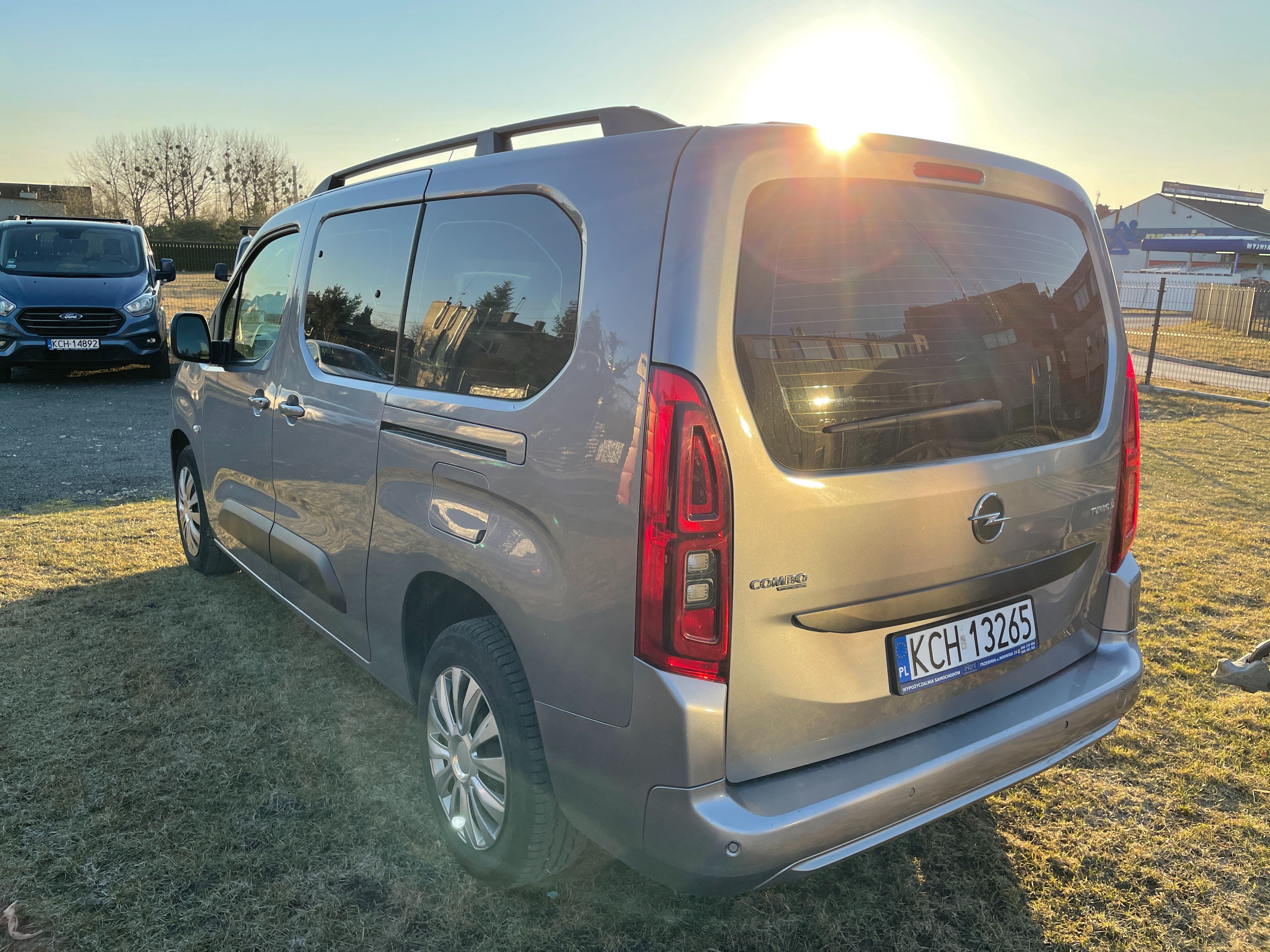 Wynajem Van 7 osobowy Opel Combo XL Wypożyczalnia RENT A CAR rental