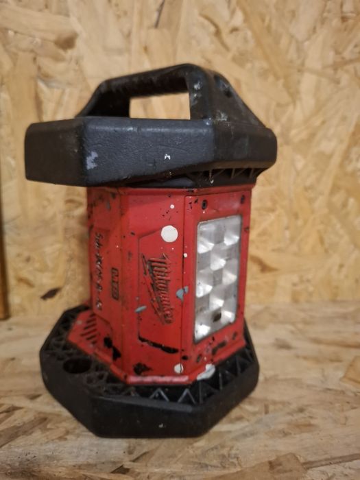 Latarka reflektor akumulatorowy Milwaukee M18AL