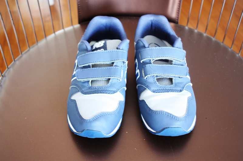 Sapatilhas azuis com velcro da NEW BALANCE tamanho 34,5
