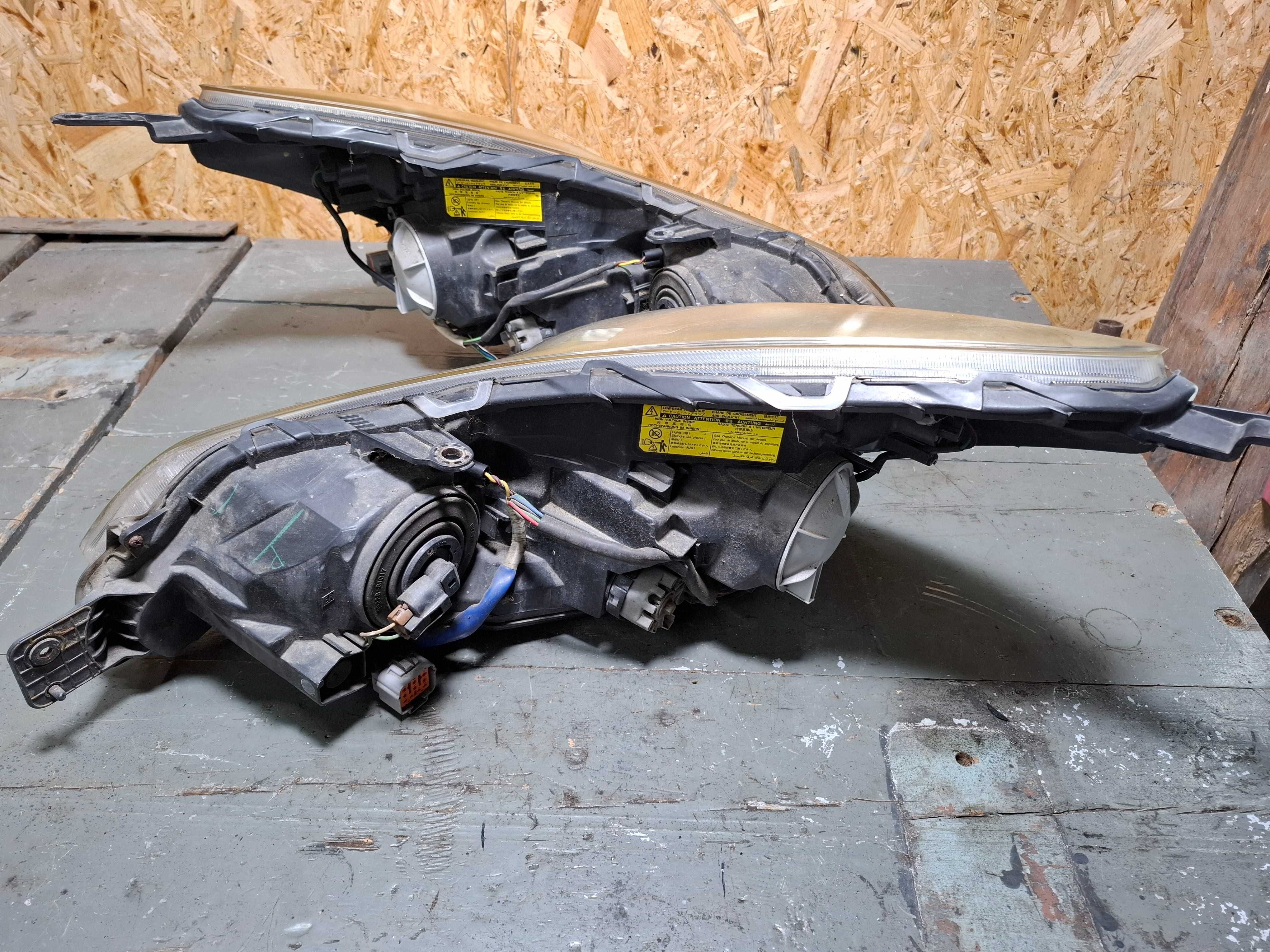 lampa przód przednia lewa lub prawa xenon subaru legacy V 5 outback 09
