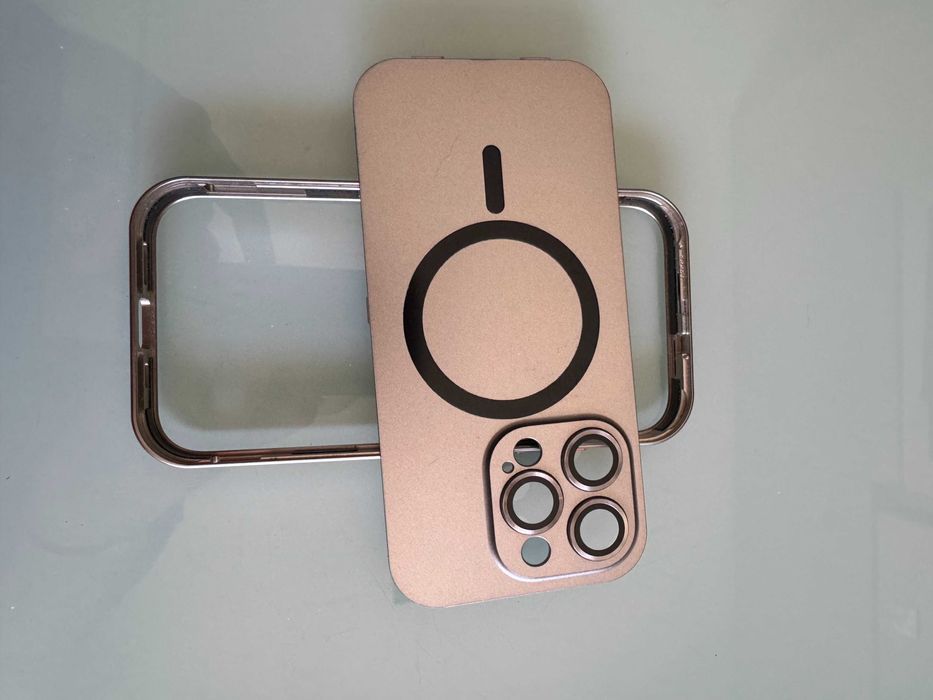 Capa Metálica MagSafe para iPhone 15 Pro