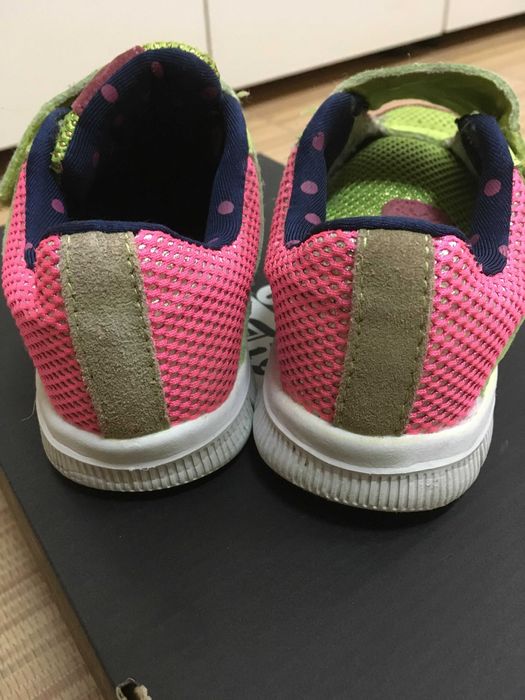 Брендові кросівки на дівчинку Benetton.