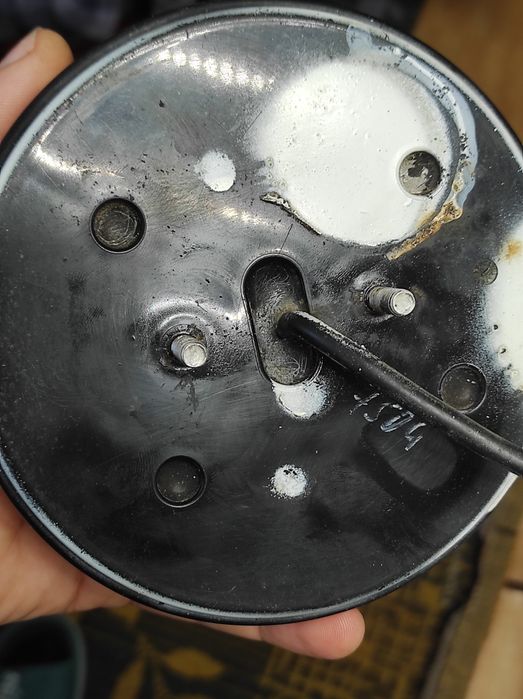 Круглі задні фонарі причіпа