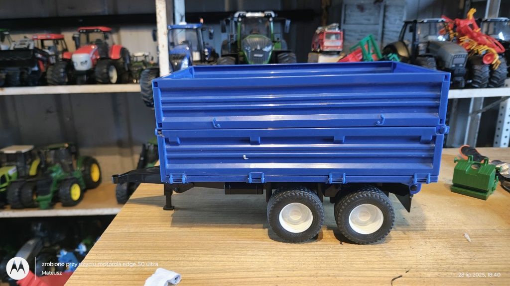 Bruder New Holland przyczepa