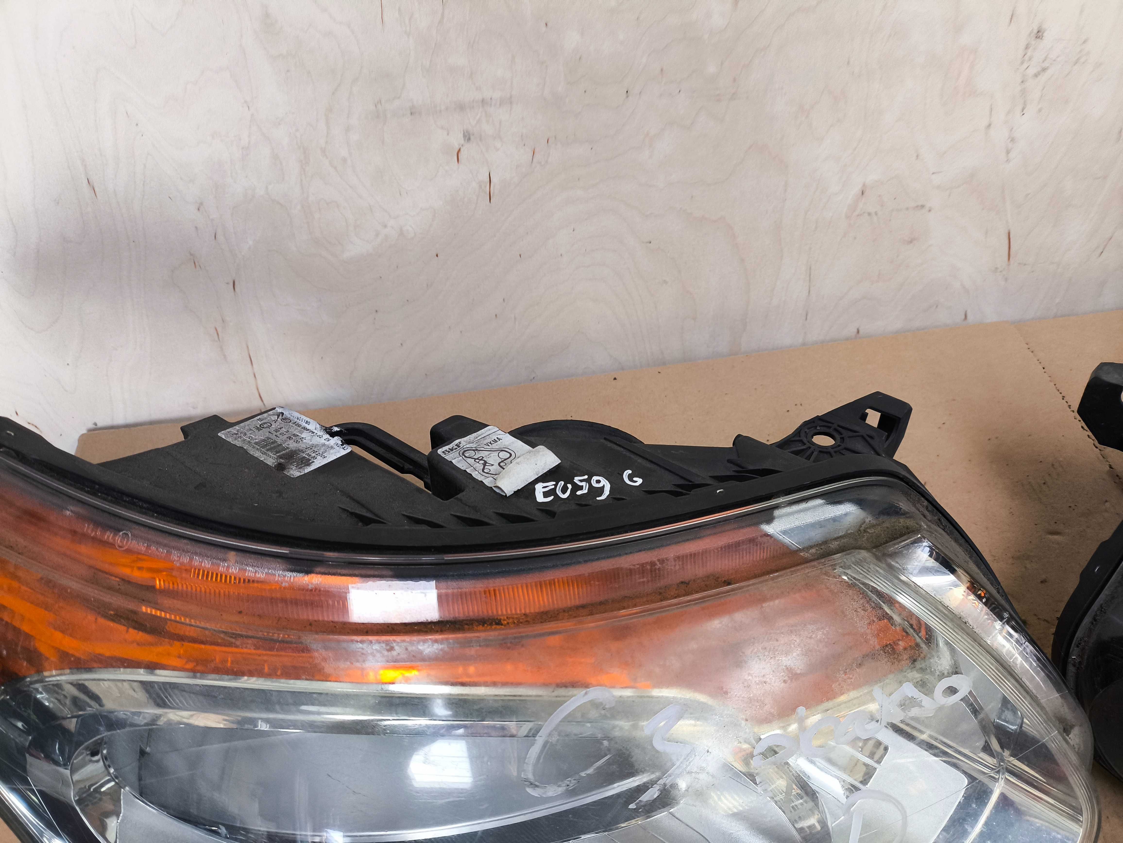Lampa przednia prawa Citroen C3 Picasso 08-17r 1EG009767 Siedlce