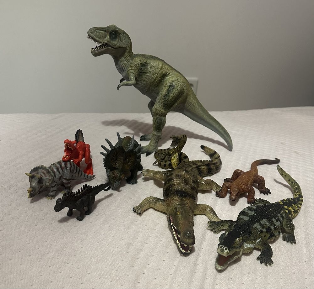Dinozaury i inne gady figurki