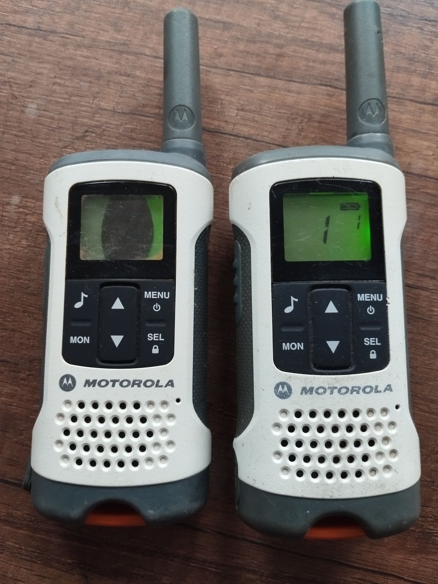 Рация Motorola TLKR T50.