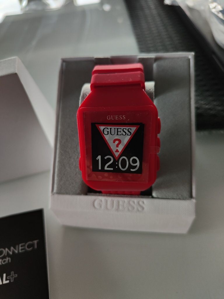 Zegarek smartwatch Guess czerwony