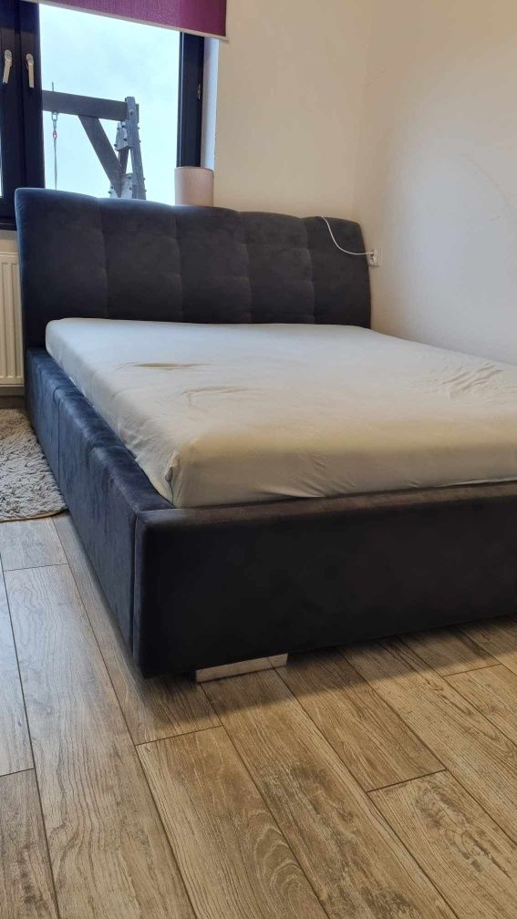 Łóżko sypialniane tapicerowane z pojemnikiem na pościel