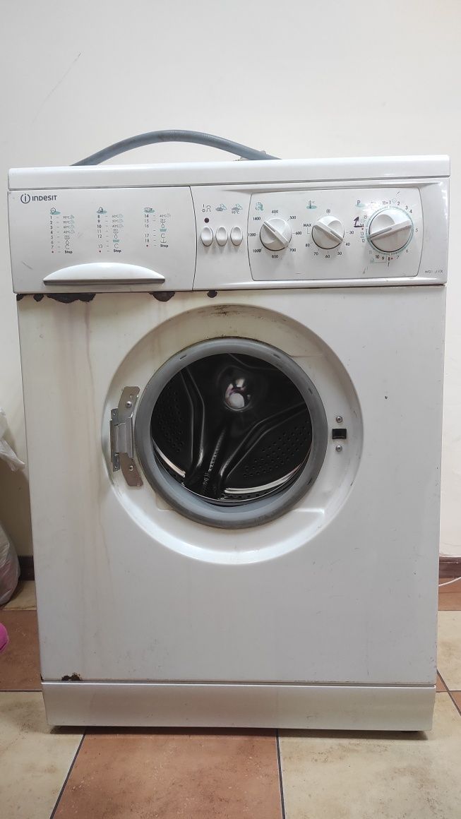 Пральна машина INDESIT WG1035TX