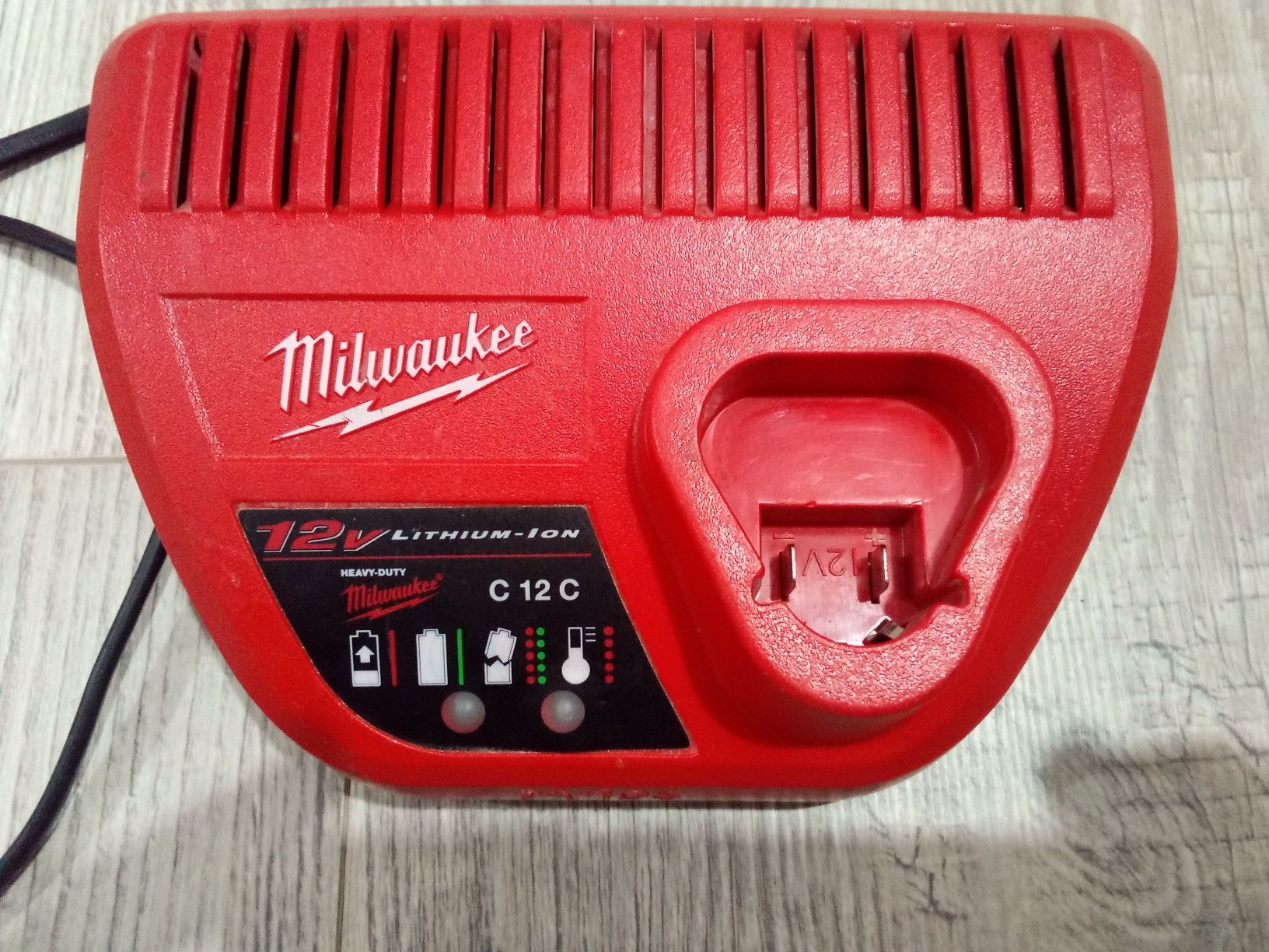 Ładowarka Milwaukee C12C /12V