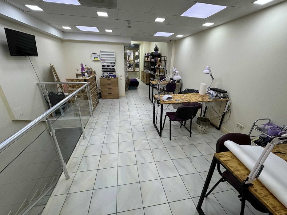 Центр Спаська біля Соборної 145 кв.м. ремонт ціна 120 тис. у.о.