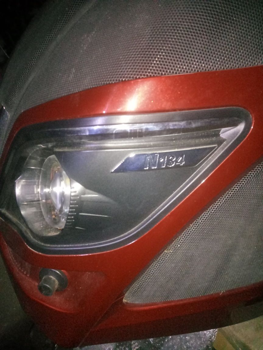 Maska kompletna Valtra N 134 bez spękań bi halogen bordowa